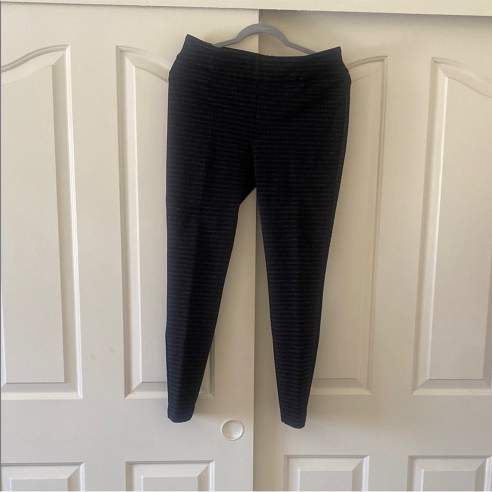 DALIA Black Textured Leggings. Size M